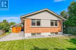 31 WISHING WELL DRIVE | Toronto Ontario | Slide Image Five