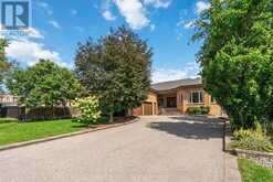 83 BURNDEAN COURT | Richmond Hill Ontario | Slide Image Four