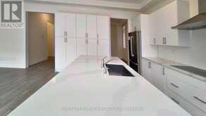 105 HALLDORSON AVENUE | Aurora Ontario | Slide Image Nine
