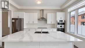 105 HALLDORSON AVENUE | Aurora Ontario | Slide Image Eight