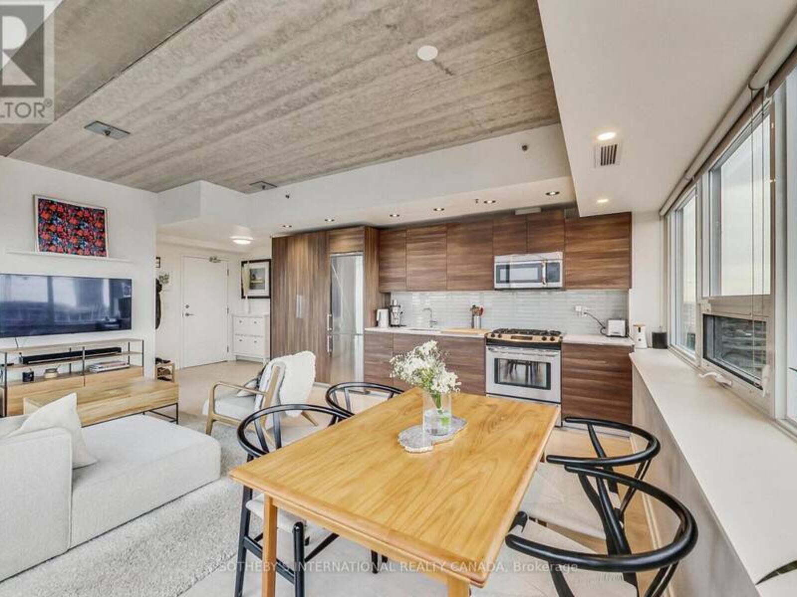 602 - 51 LADY BANK ROAD, Toronto, Ontario M8Z 0C9