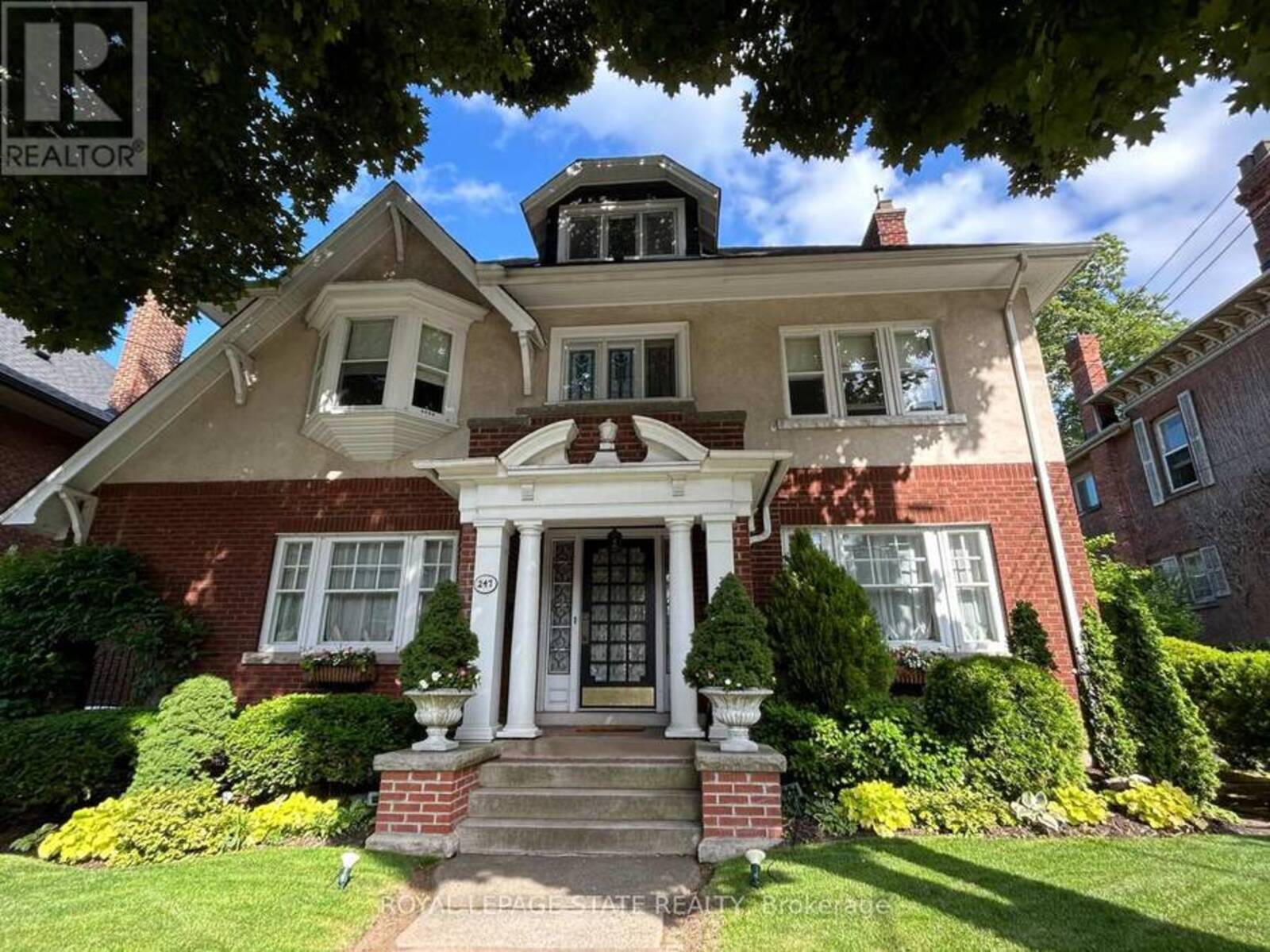 247 MACNAB STREET S, Hamilton, Ontario L8P 3E2