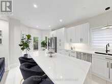 161 AUSTIN PAUL DRIVE N | Newmarket Ontario | Slide Image Twelve