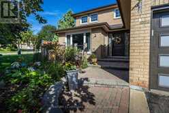 3 ROYAL COURT | Bradford West Gwillimbury Ontario | Slide Image Three