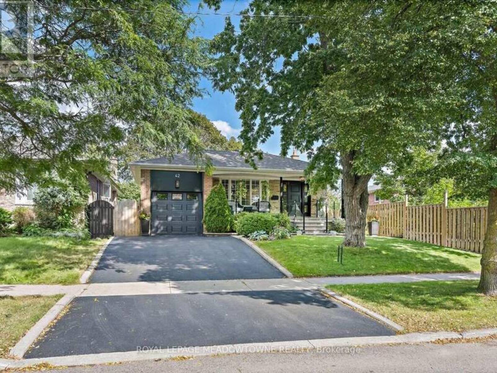 42 OXENDEN CRESCENT, Toronto, Ontario M9C 4H4