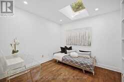 6 ST RAYMOND HEIGHTS | Toronto Ontario | Slide Image Eighteen