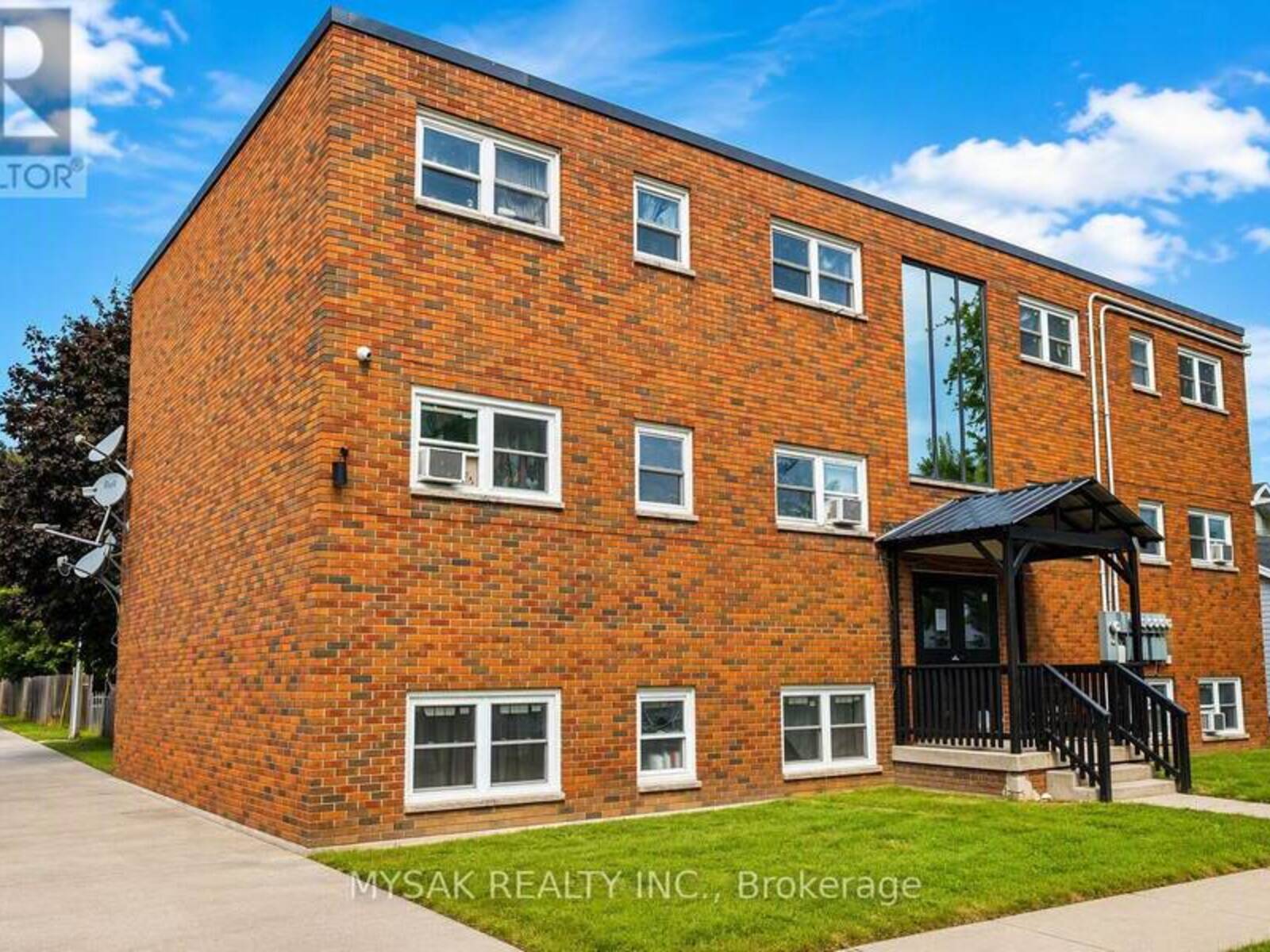 106 LORNE AVENUE, Chatham, Ontario N7M 1S1