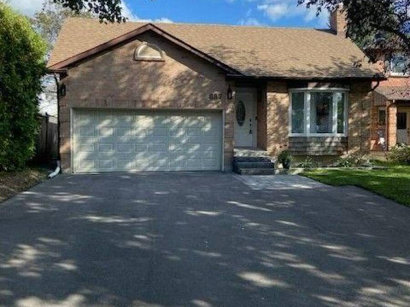887 LAVIS COURT, Oshawa, Ontario L1K 1W1