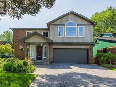 8 CHANTREY COURT Toronto Ontario, M1E 4V3