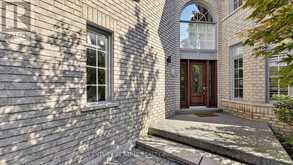 64 ALPINE CRESCENT | Richmond Hill Ontario | Slide Image Four