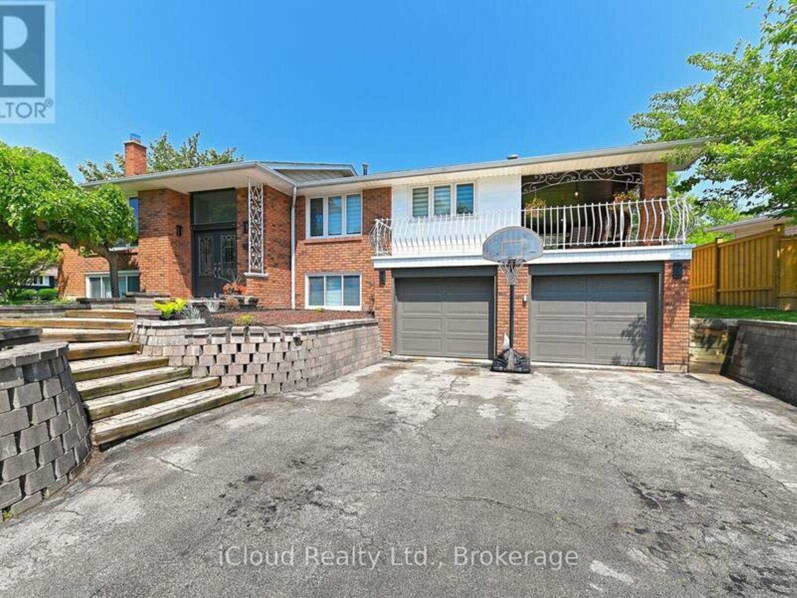2101 PARKWAY DRIVE, Burlington, Ontario L7P 1S5