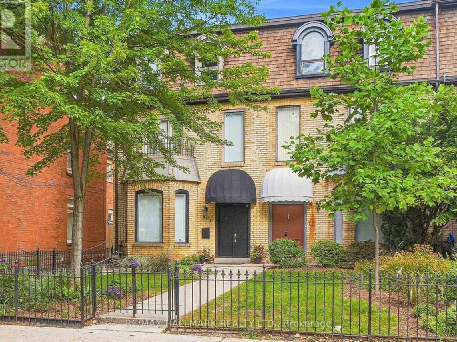10 EARL STREET, Toronto, Ontario M4Y 1M3