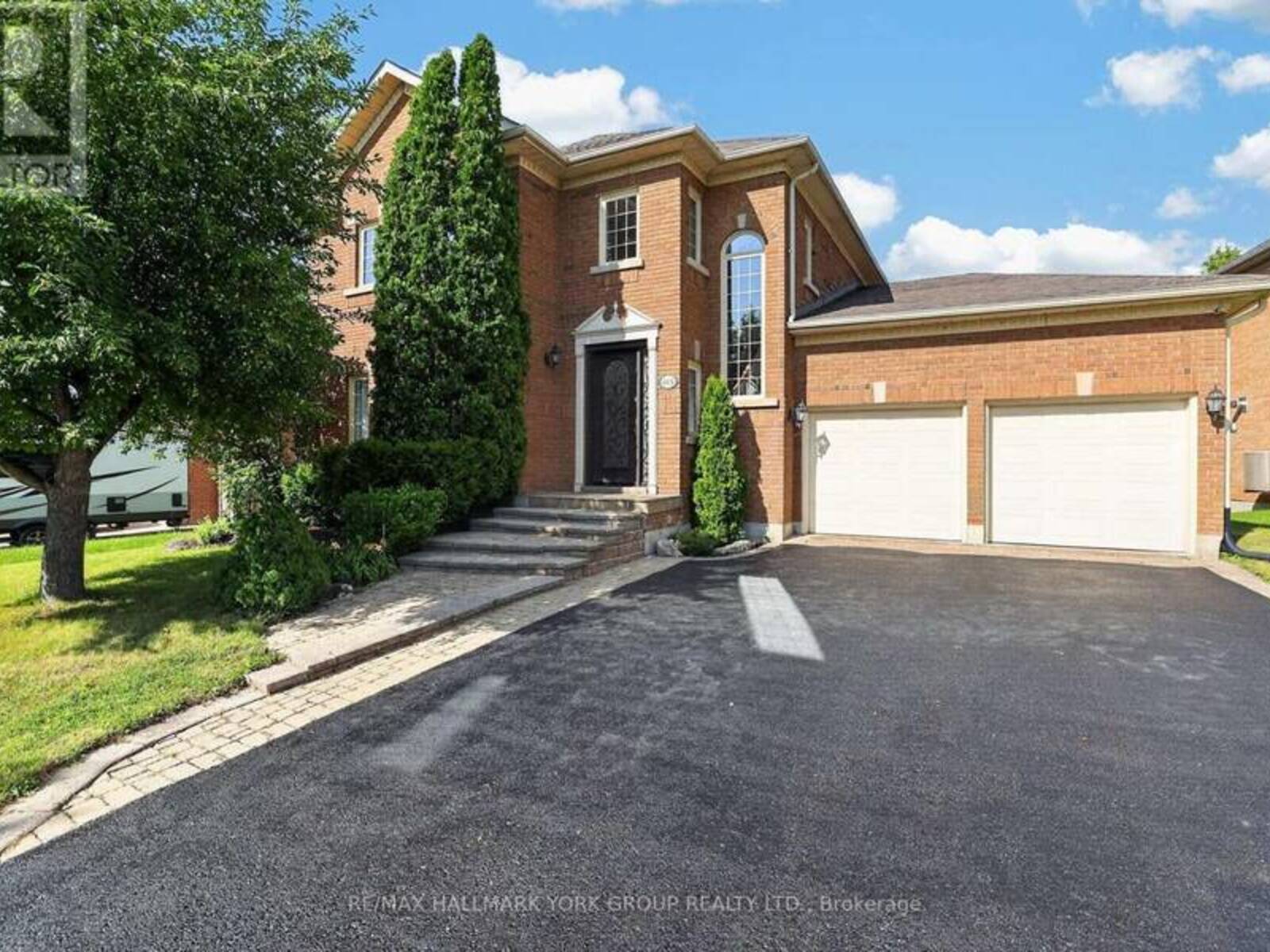 669 KINGSMERE AVENUE, Newmarket, Ontario L3X 1L5