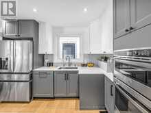 25 TREEVIEW DRIVE | Toronto Ontario | Slide Image Twelve