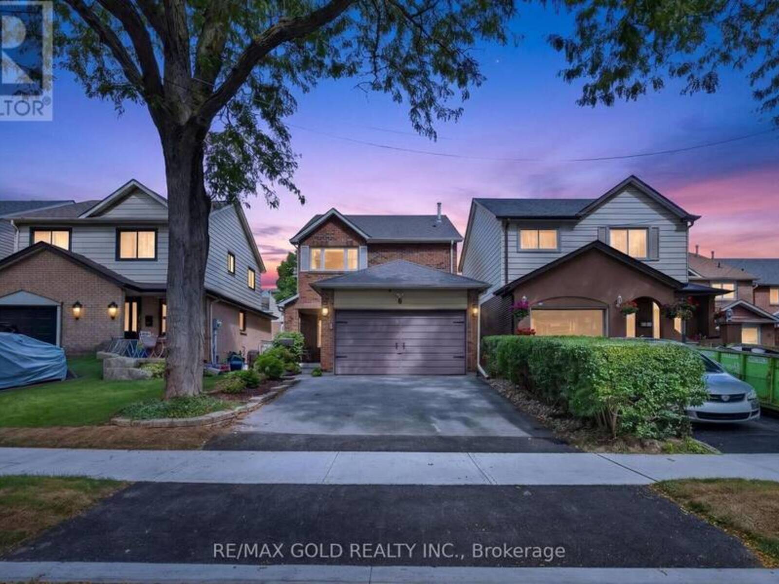 6 ROWE COURT, Brampton, Ontario L6X 2S2