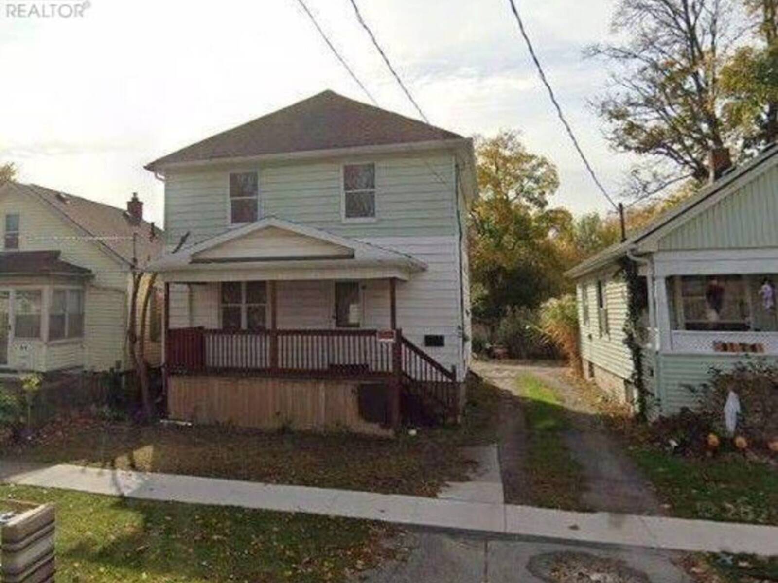 42 RUSSELL AVENUE, St. Catharines, Ontario L2R 1V5