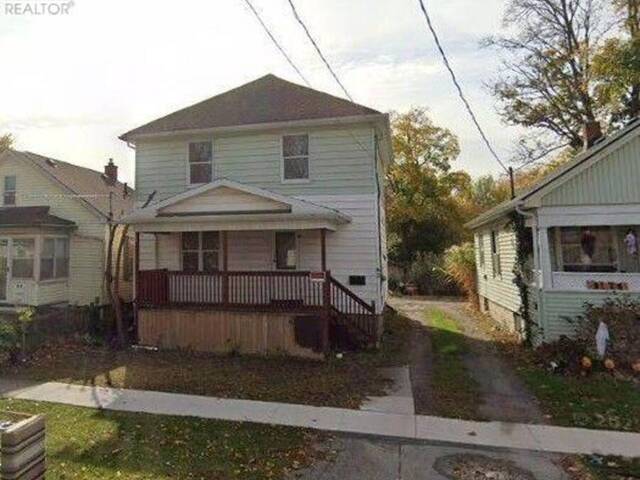 42 RUSSELL AVENUE St. Catharines Ontario, L2R 1V5 - 6 Bedrooms Home For Sale