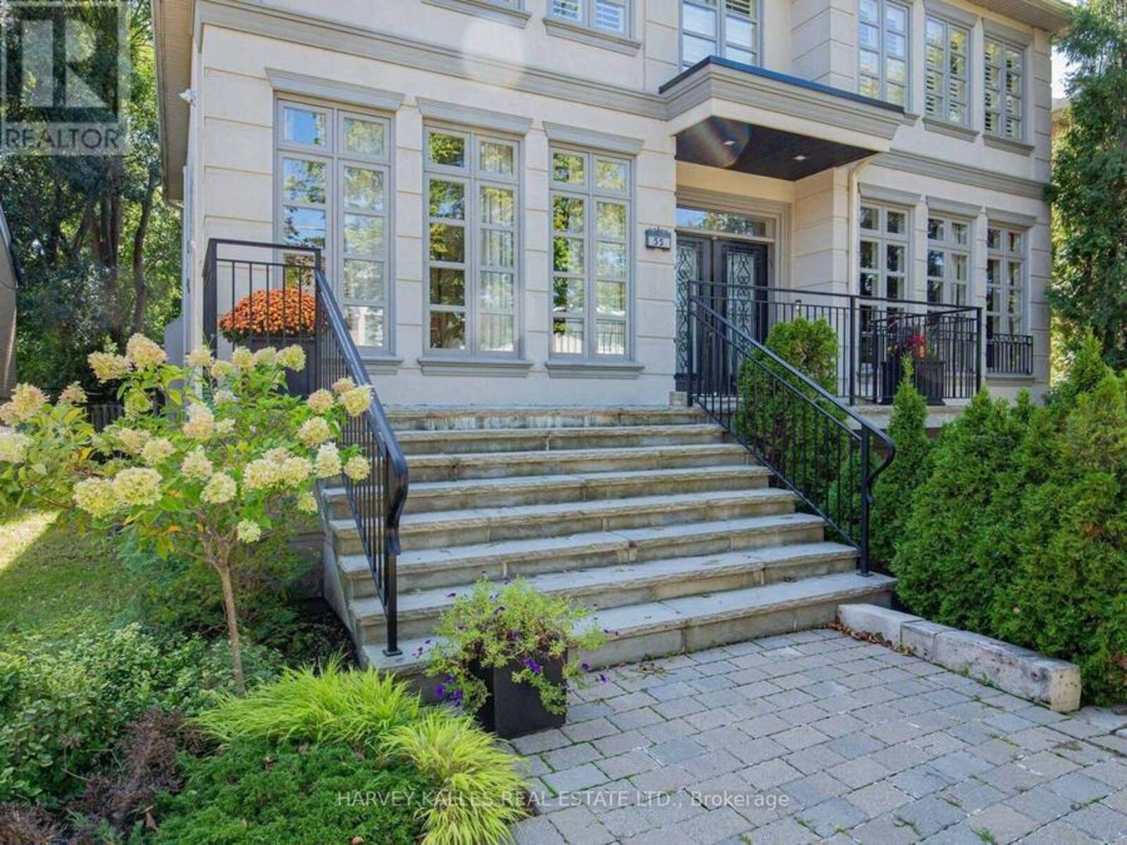 55 VIEWMOUNT AVENUE, Toronto, Ontario M6B 1T2