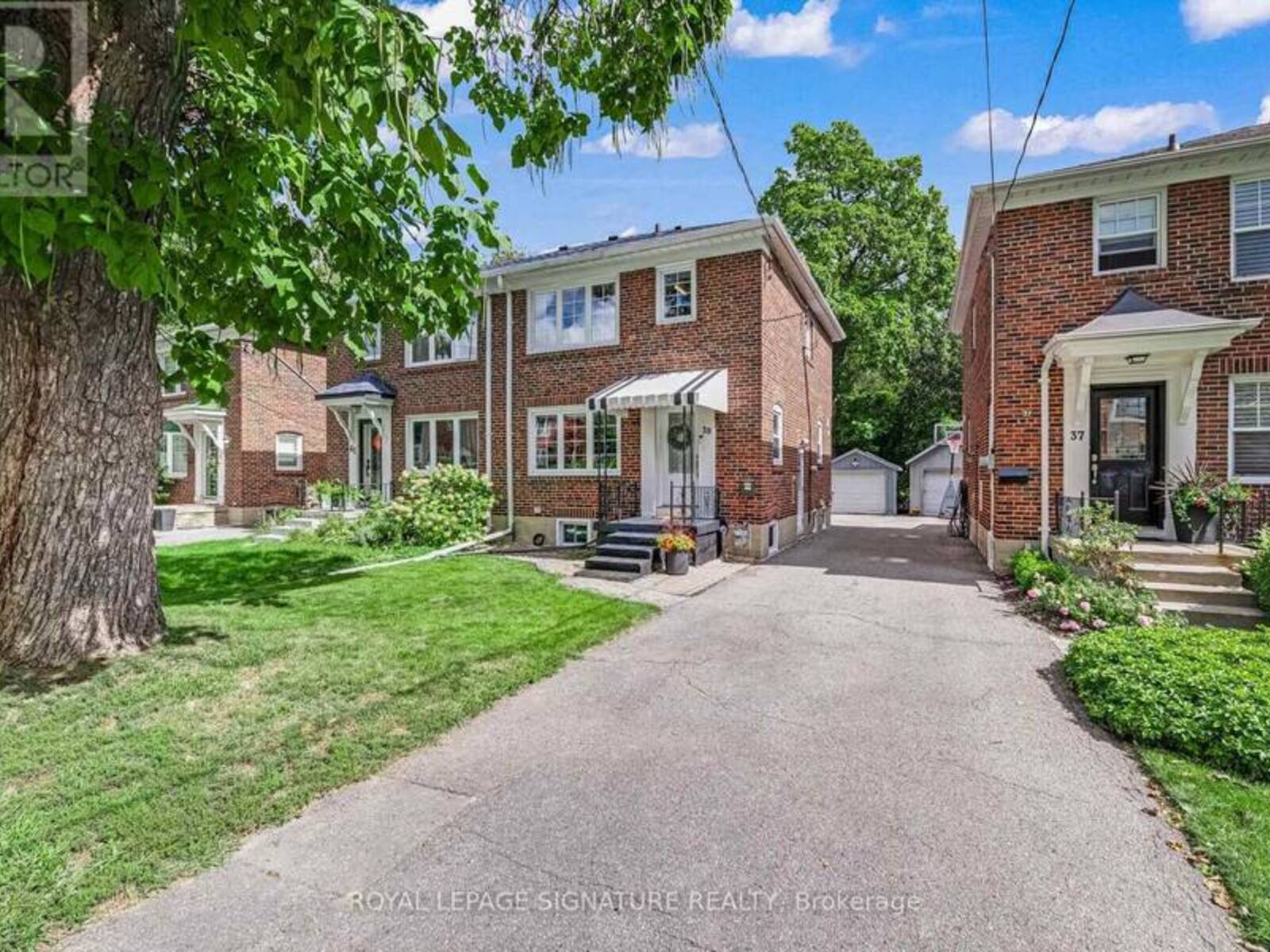 39 BRENTCLIFFE ROAD, Toronto, Ontario M4G 3Y4