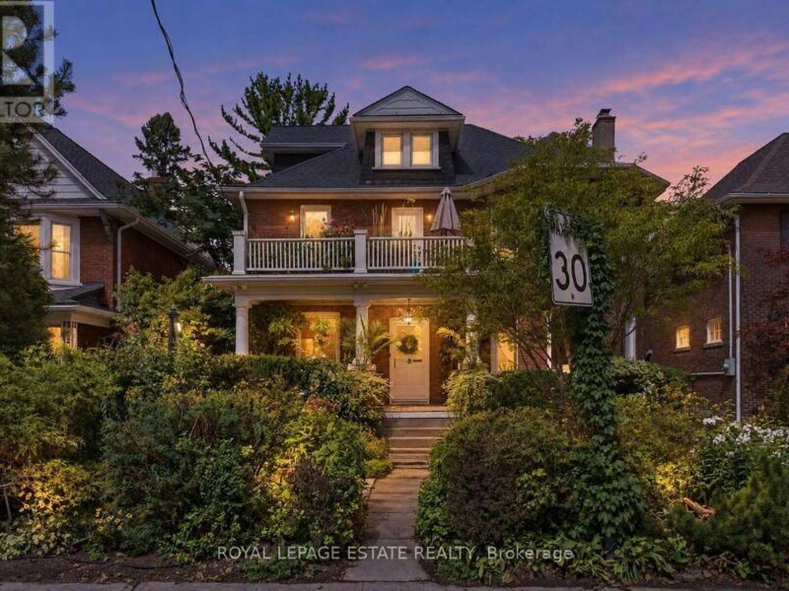 14 LYALL AVENUE, Toronto, Ontario M4E 1V8