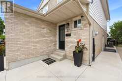 37 CATHY JEAN CRESCENT | Toronto Ontario | Slide Image Two