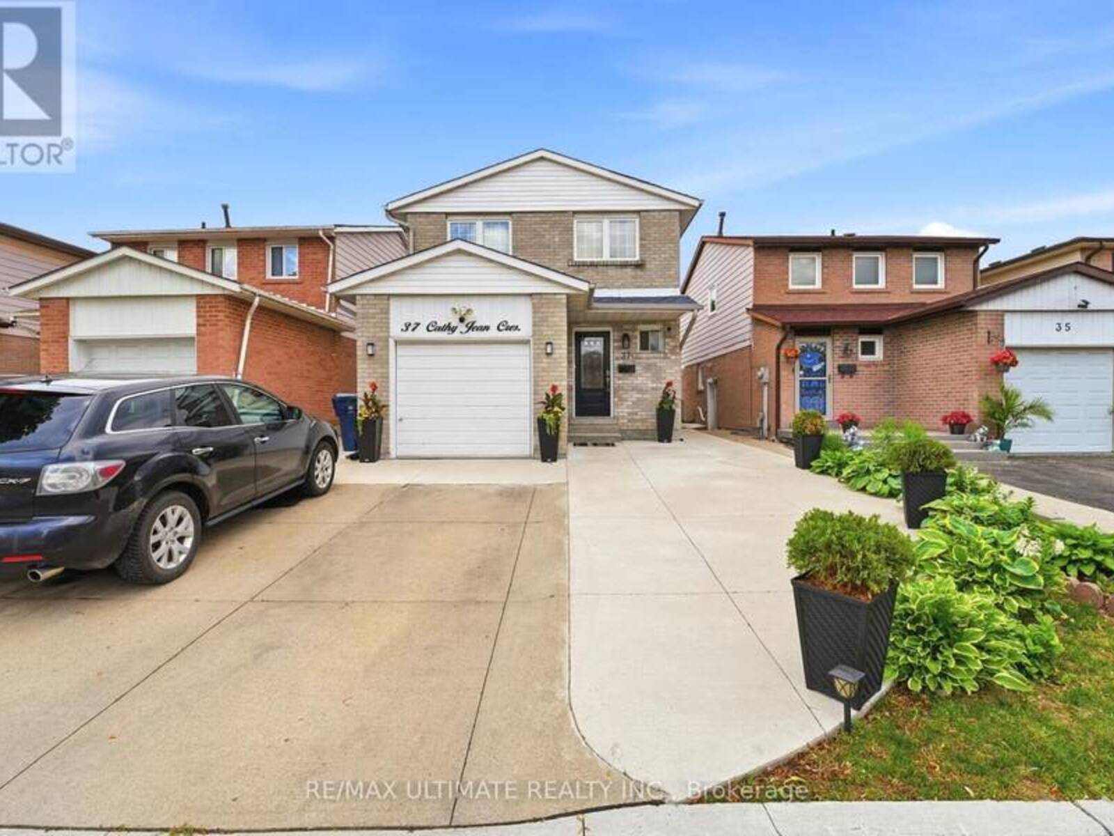 37 CATHY JEAN CRESCENT, Toronto, Ontario M9V 4T2
