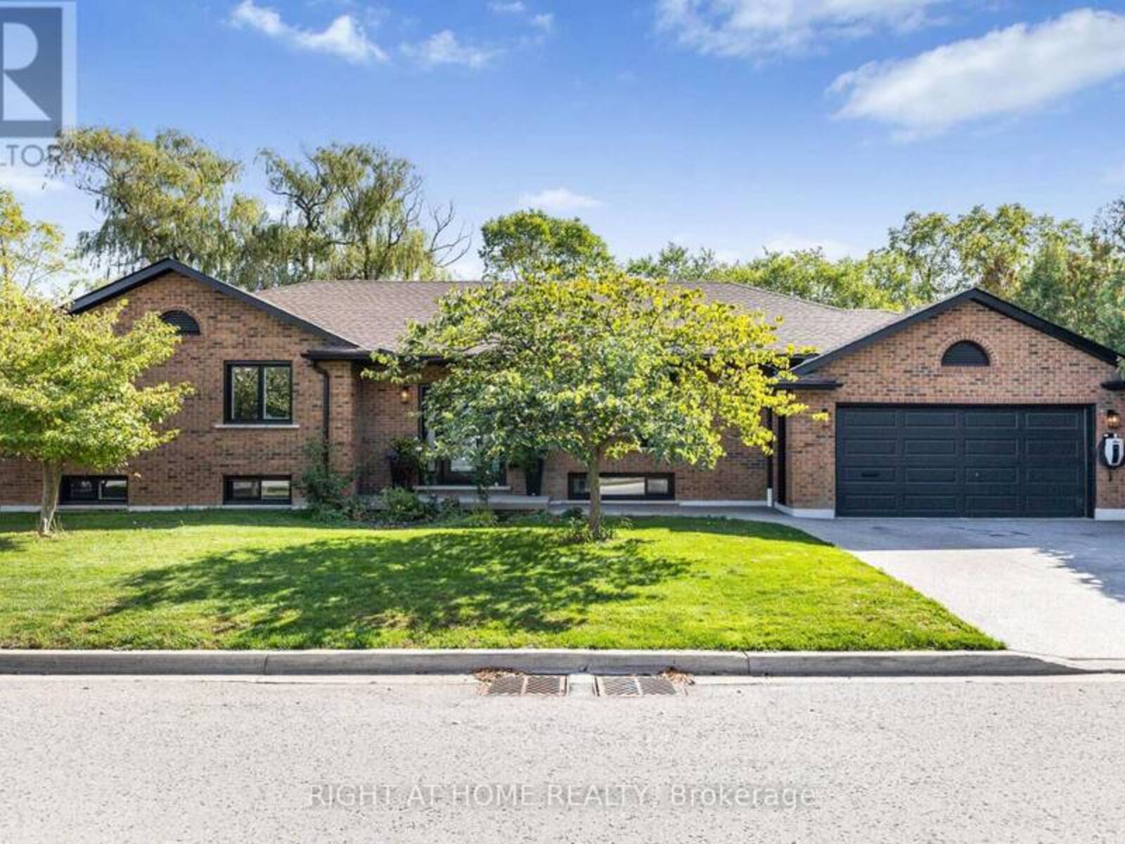 23 RIVERVIEW BOULEVARD, St. Catharines, Ontario L2T 3L5