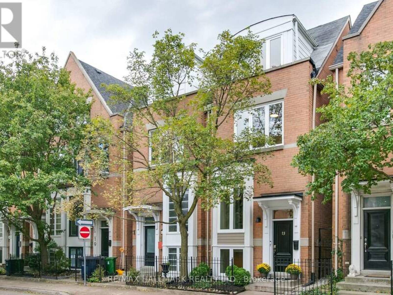 23 MACPHAIL AVENUE, Toronto, Ontario M4K 4A1