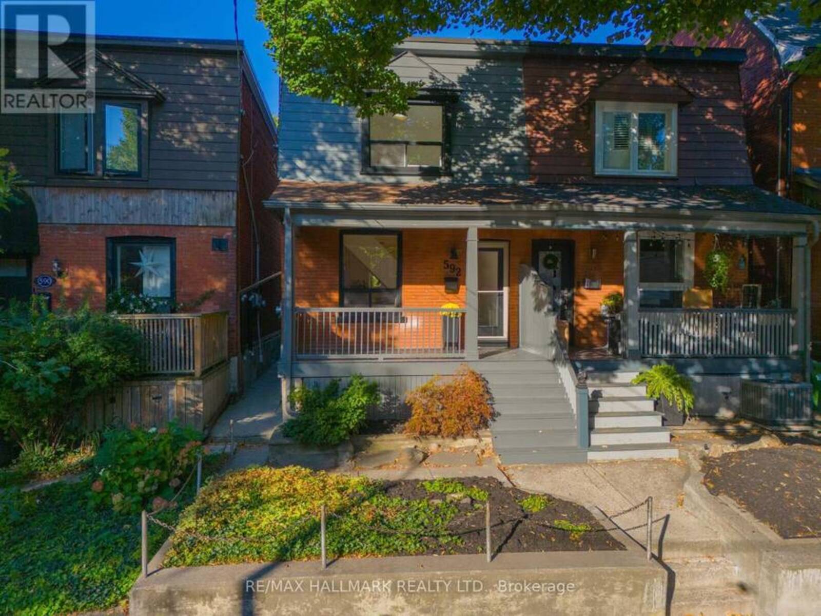 592 LOGAN AVENUE, Toronto, Ontario M4K 3B8