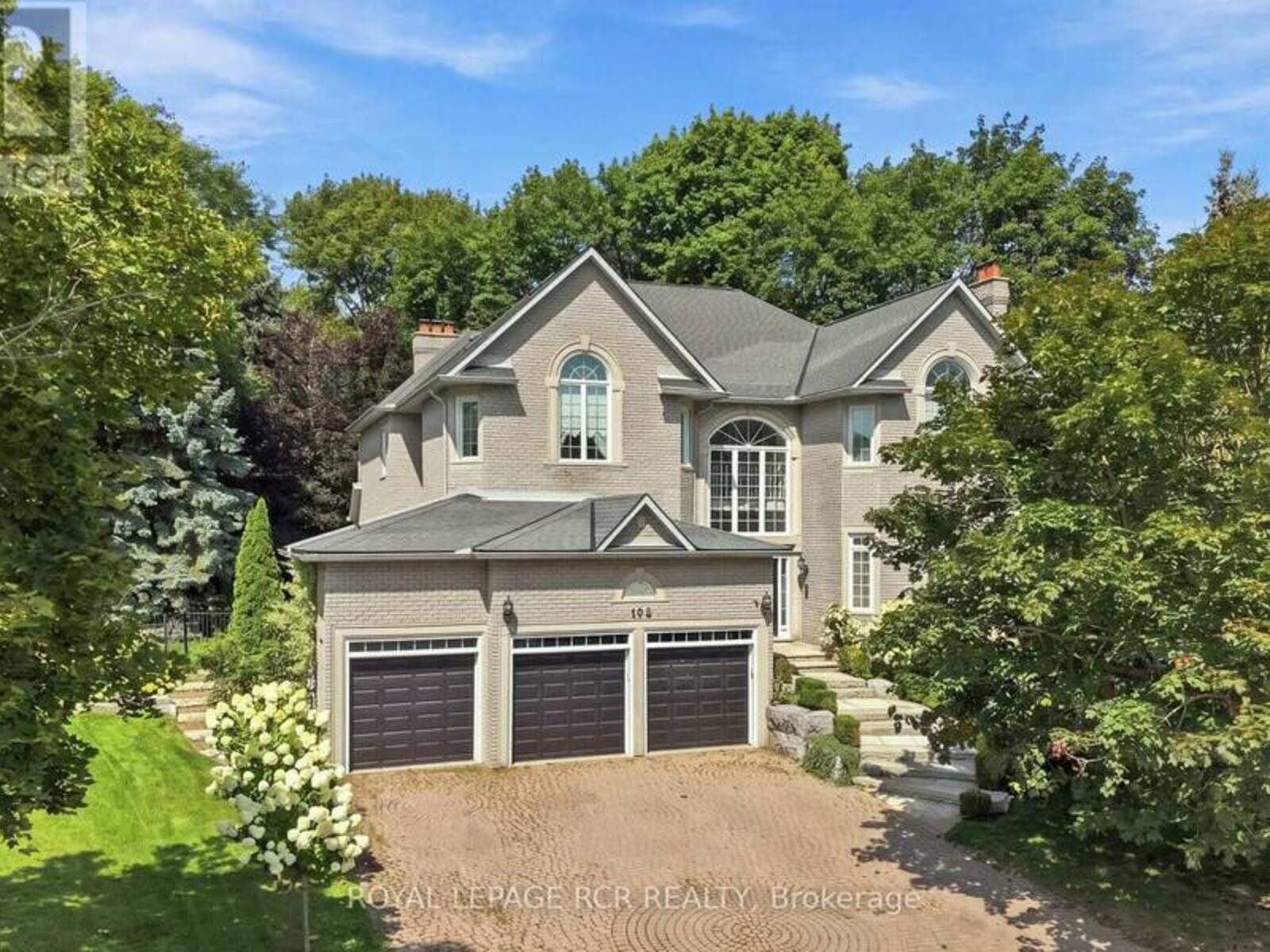 193 SHERWOOD PLACE, Newmarket, Ontario L3Y 8E5