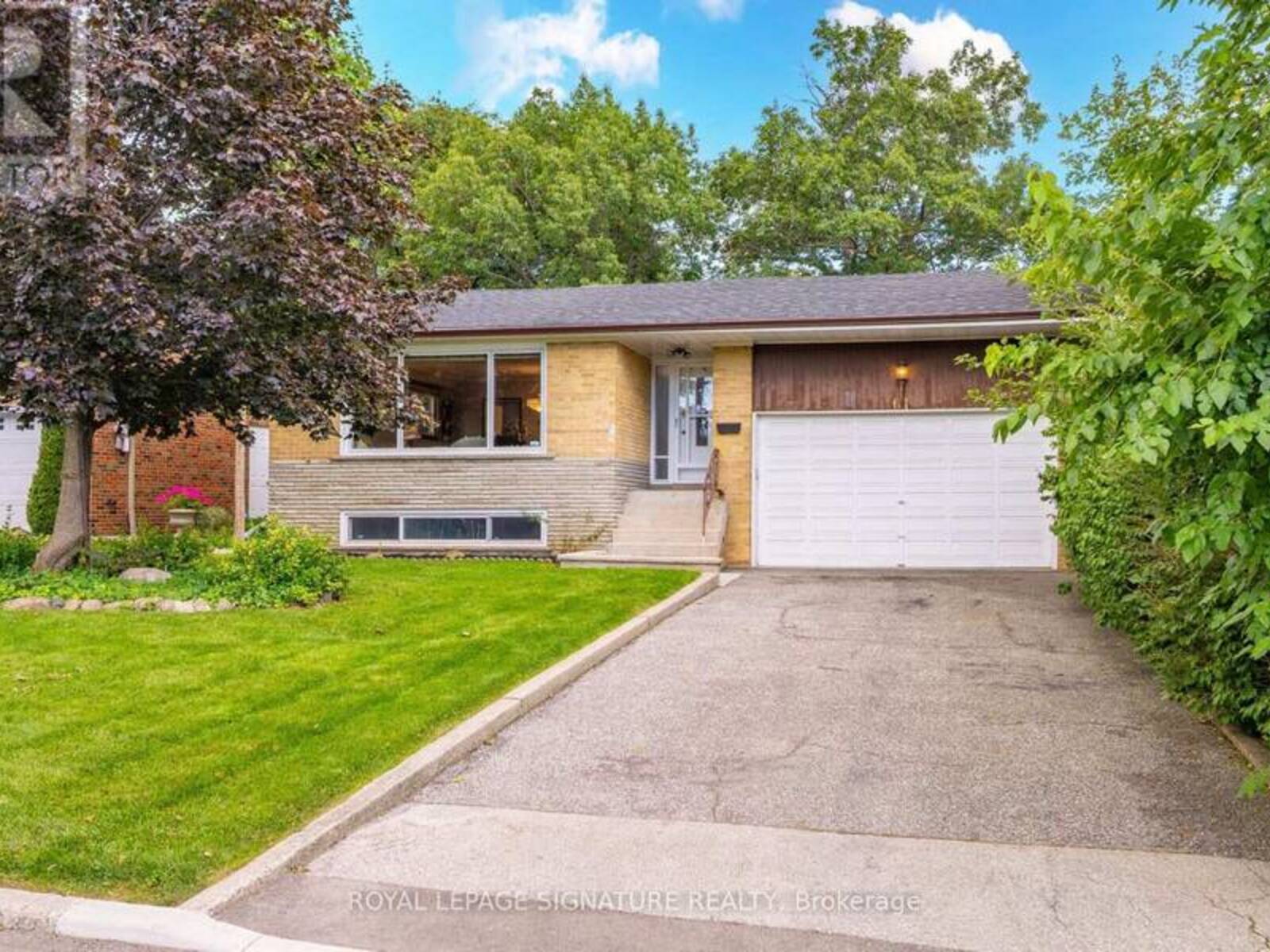 61 COMAY ROAD, Toronto, Ontario M6M 2K9