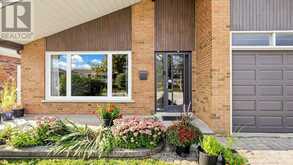 27 WARLINGHAM COURT | Toronto Ontario | Slide Image Three
