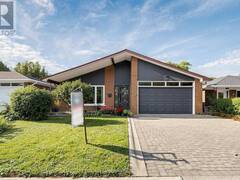 27 WARLINGHAM COURT Toronto Ontario, M9C 3K2