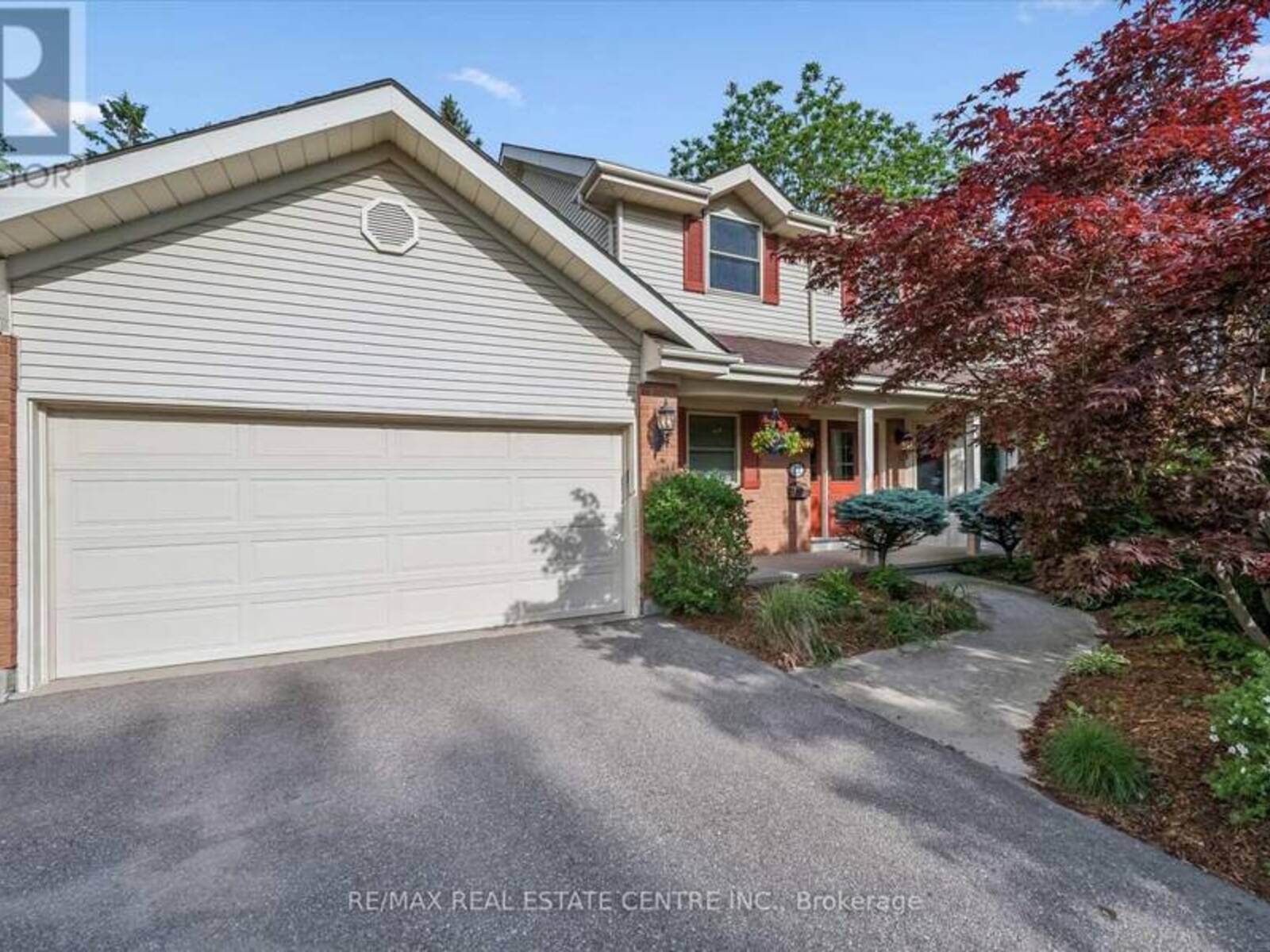 21 TINATAWA COURT, Kitchener, Ontario N2A 3K4