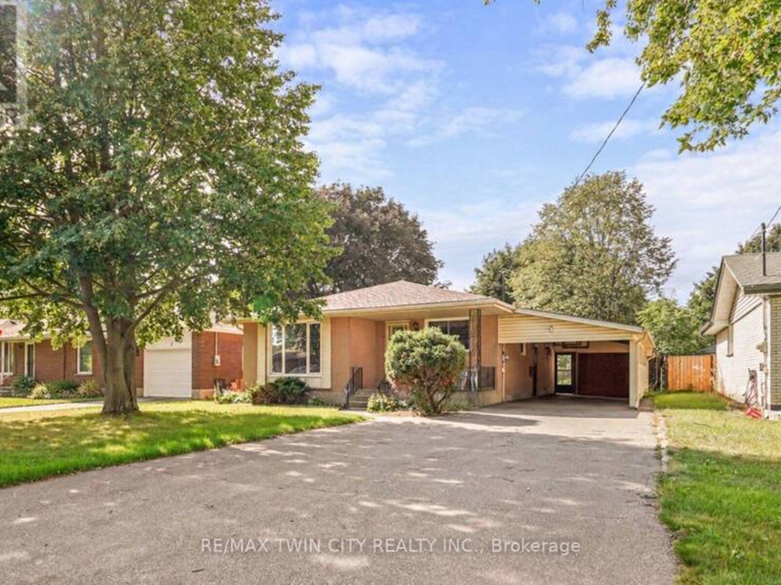 4 WADDINGTON STREET, Brantford, Ontario N3R 2R1