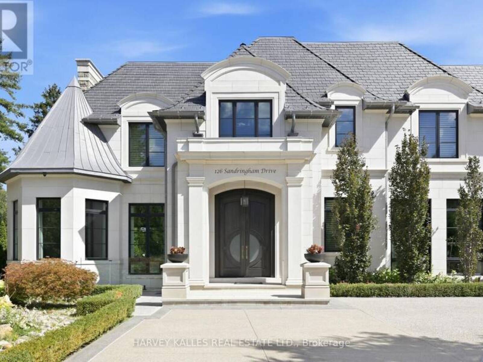 126 SANDRINGHAM DRIVE, Toronto, Ontario M3H 1E3