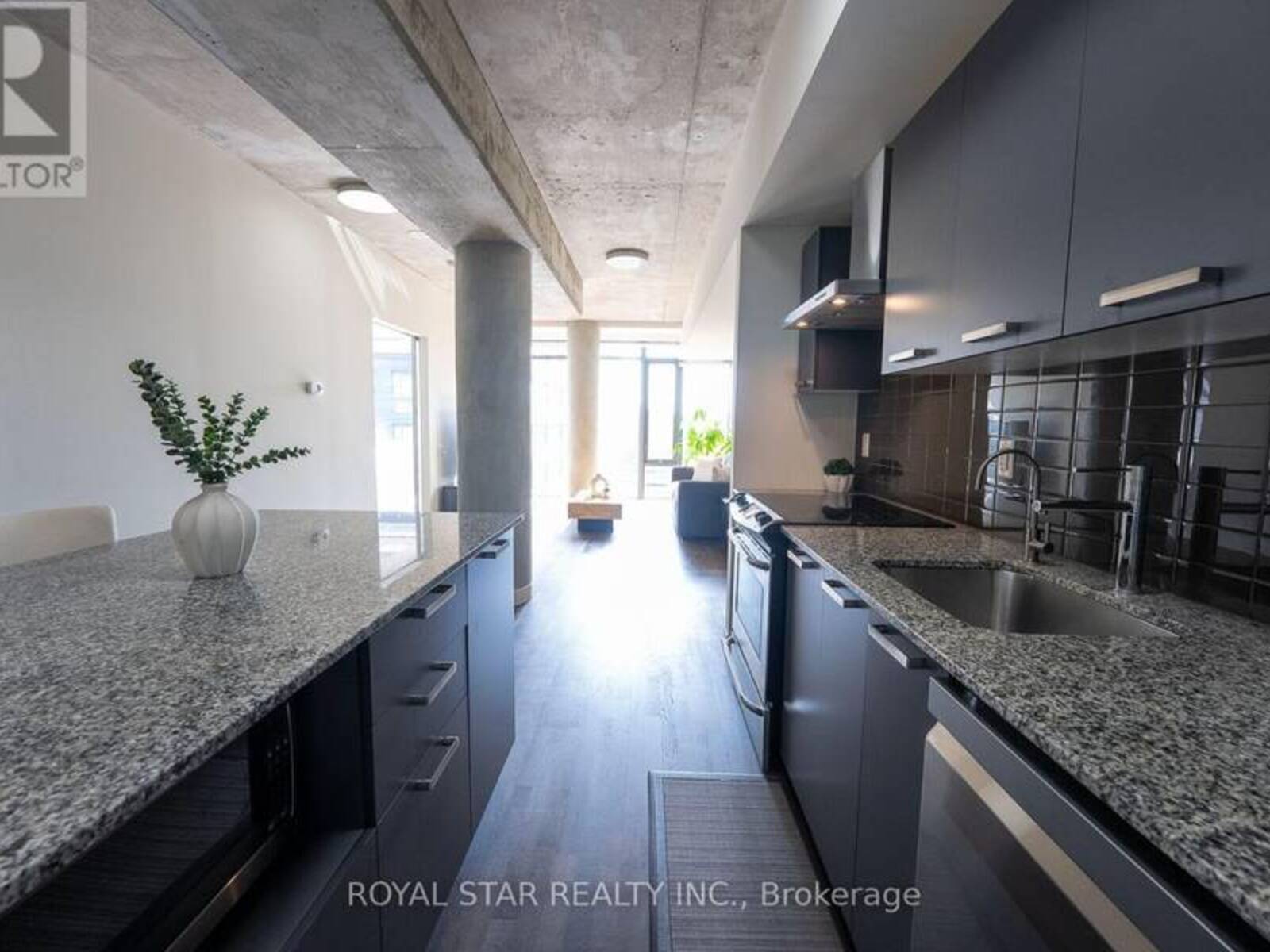 623 - 95 BATHURST STREET, Toronto, Ontario M5V 0H7