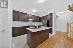 39 DELANO WAY | Newmarket Ontario | Slide Image Thirteen