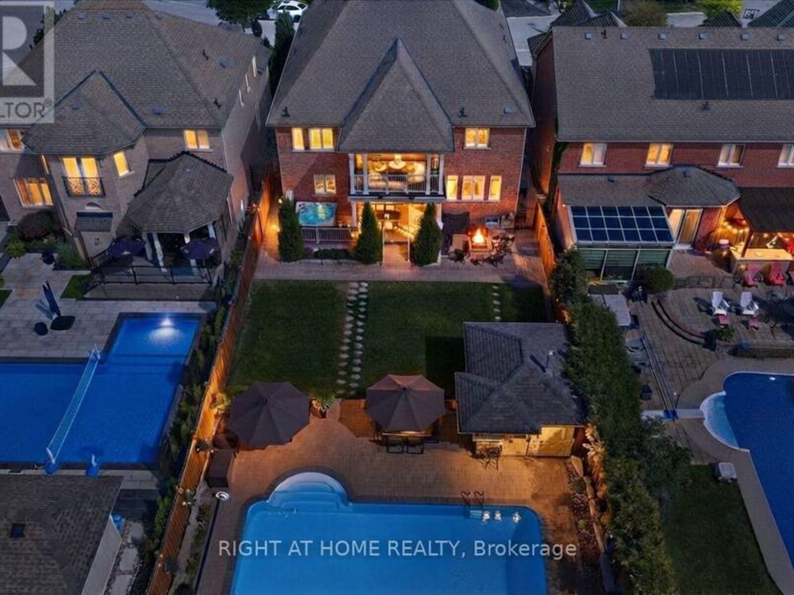 12 RODERICK COURT, Richmond Hill, Ontario L4E 0B4