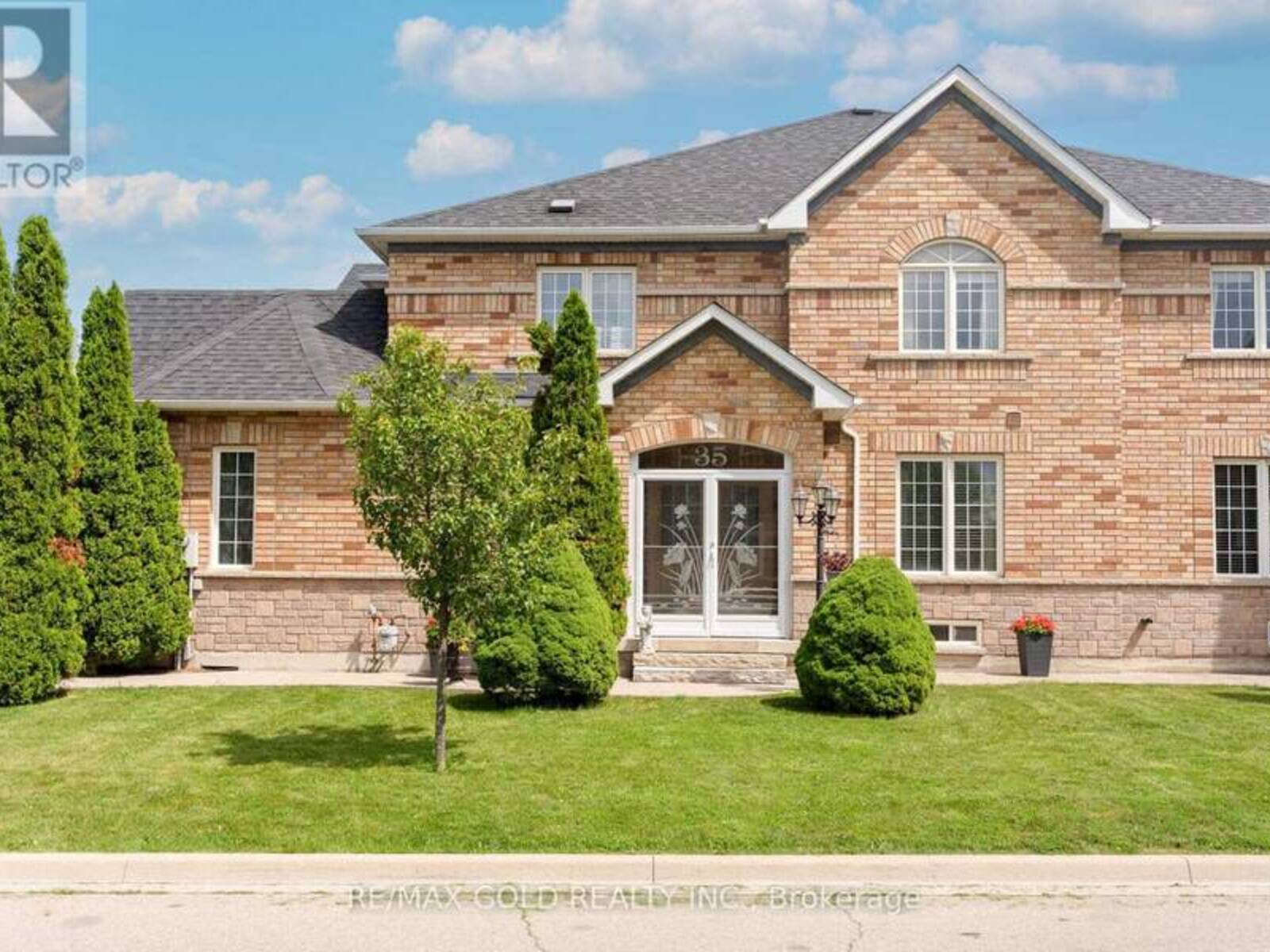 35 GORERIDGE CRESCENT, Brampton, Ontario L6P 1P2