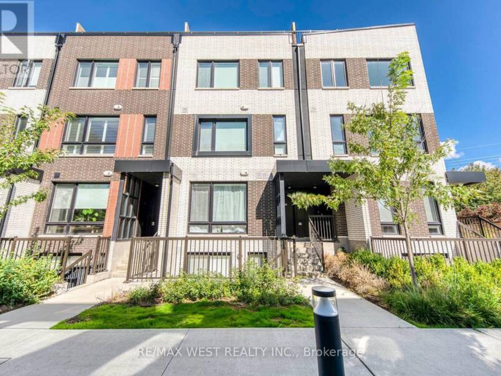 3 - 40 ED CLARK GARDENS BOULEVARD, Toronto, Ontario M6N 0B5