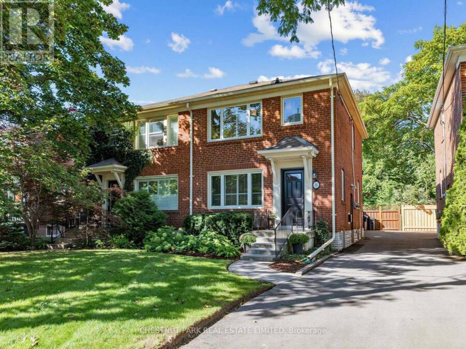 8 BEAUFIELD AVENUE, Toronto, Ontario M4G 3R3