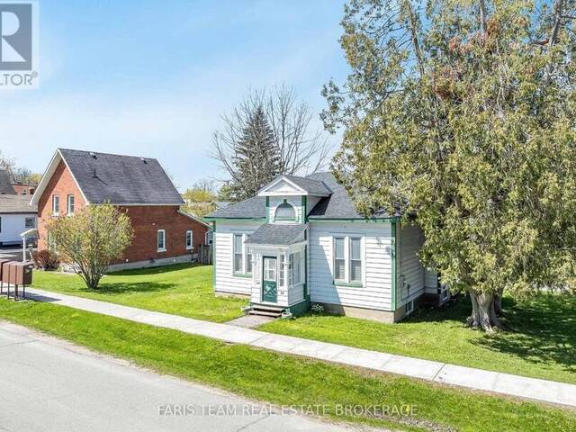 16 PEEL STREET Penetanguishene Ontario, L9M 1A6 - 3 Bedrooms Home For Sale