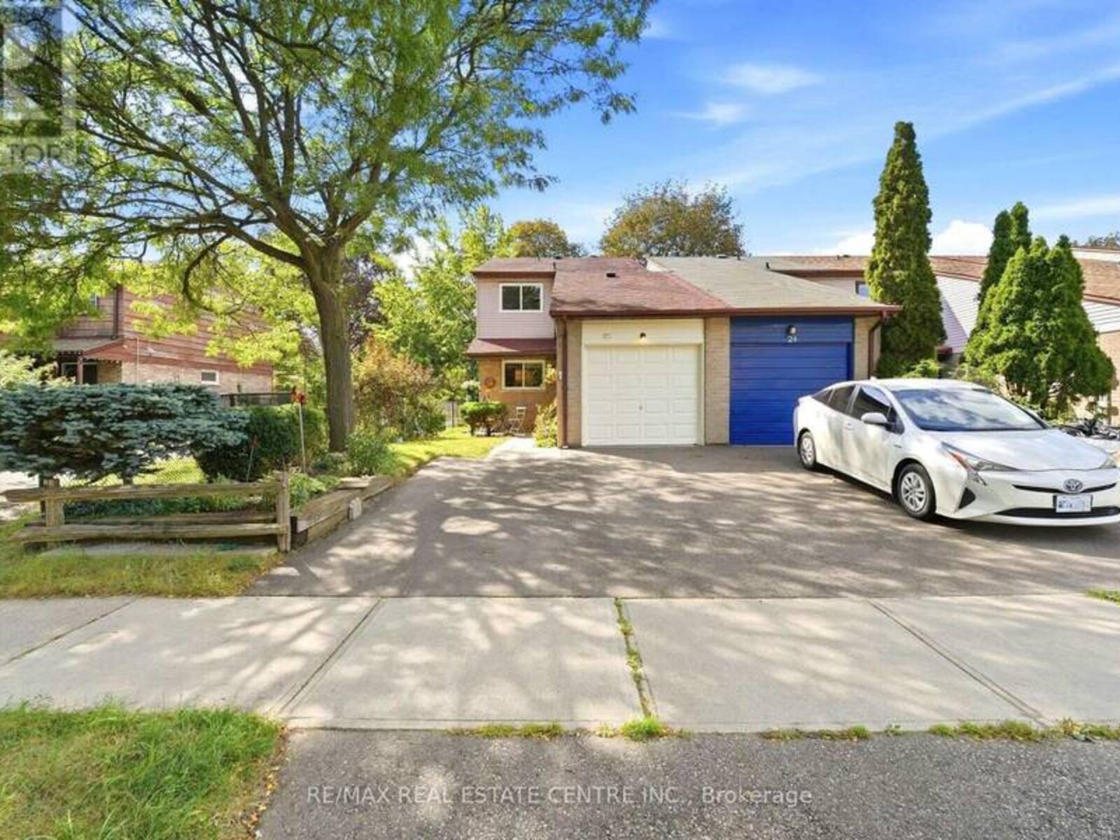25 SCOTTSDALE COURT, Brampton, Ontario L6W 3R8