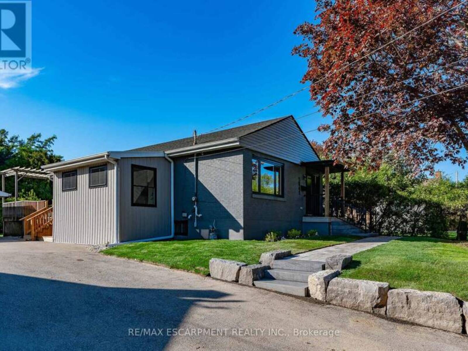 1041 SHEPHERD'S DRIVE, Burlington, Ontario L7T 3R4