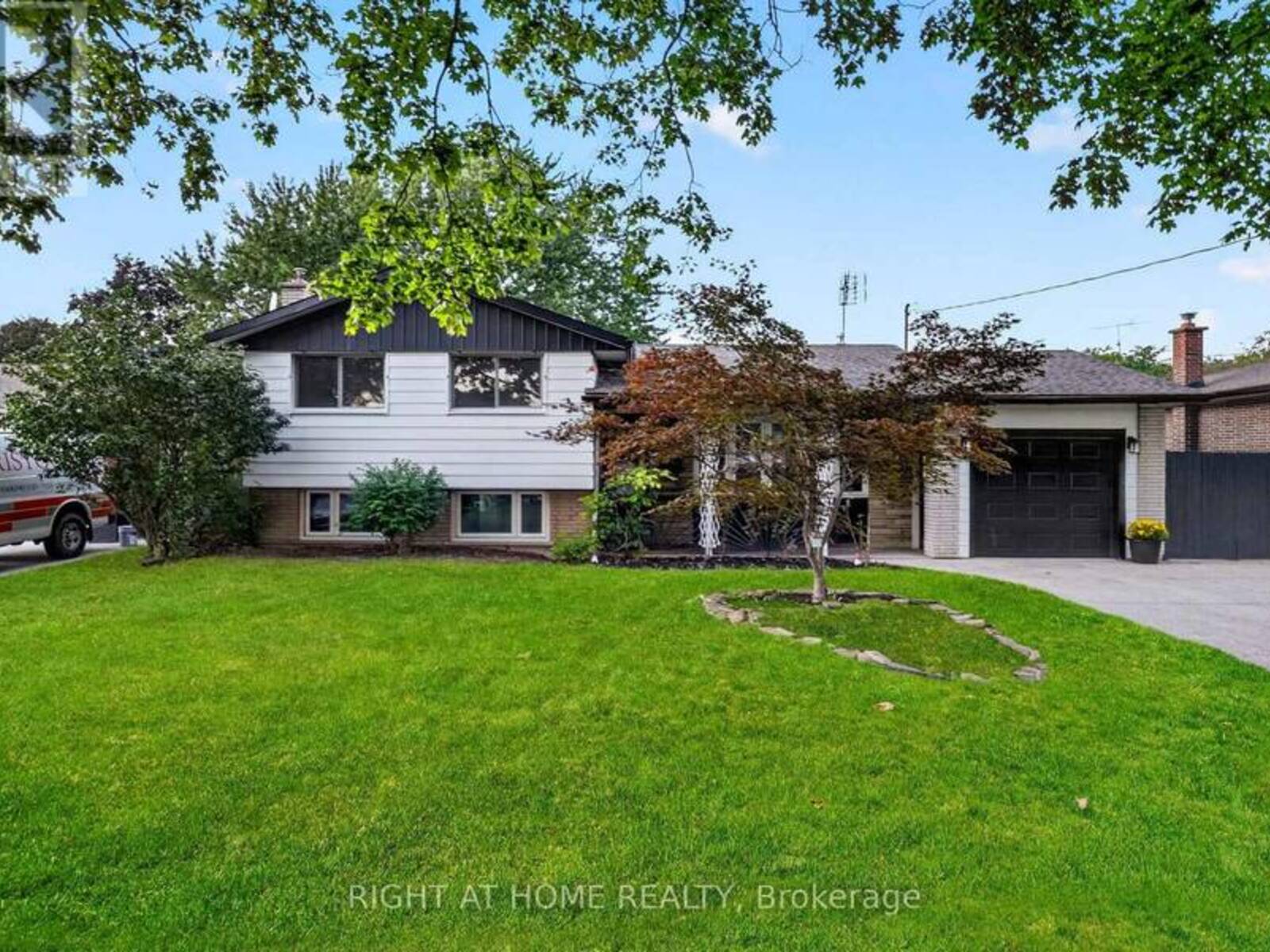 19 BRENTWOOD DRIVE, St. Catharines, Ontario L2M 4M1