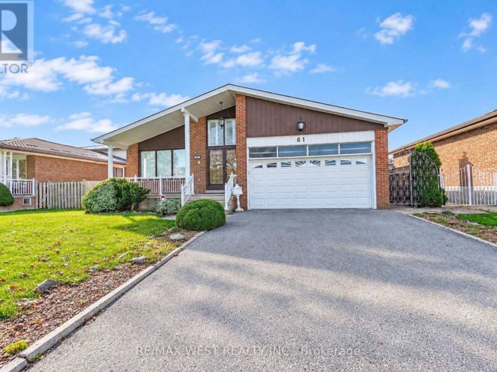 61 BICKERTON CRESCENT, Toronto, Ontario M2J 3T2