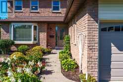 893 ARNOLD CRESCENT | Newmarket Ontario | Slide Image Two