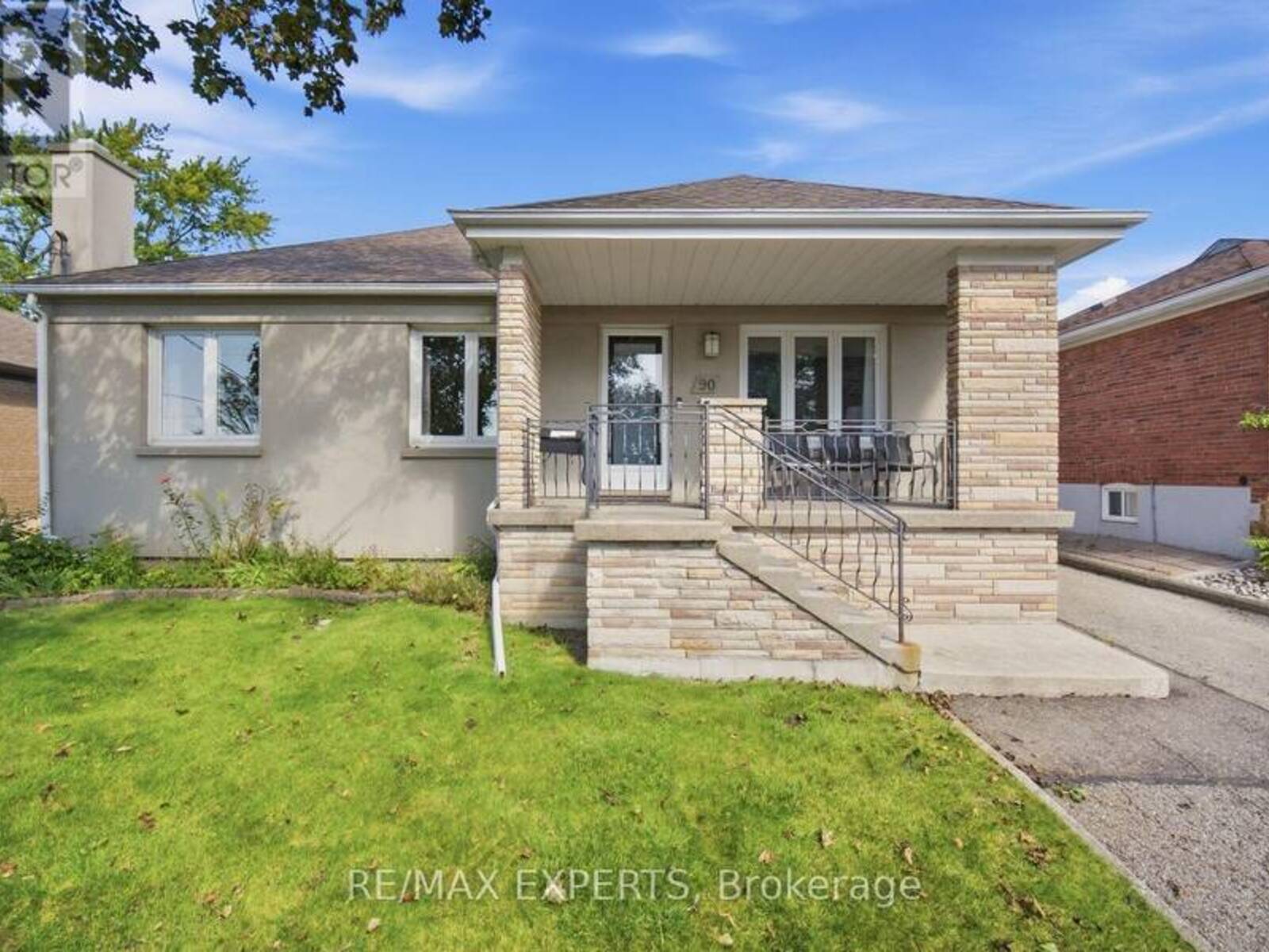 90 HEATHROW DRIVE, Toronto, Ontario M3M 1X3