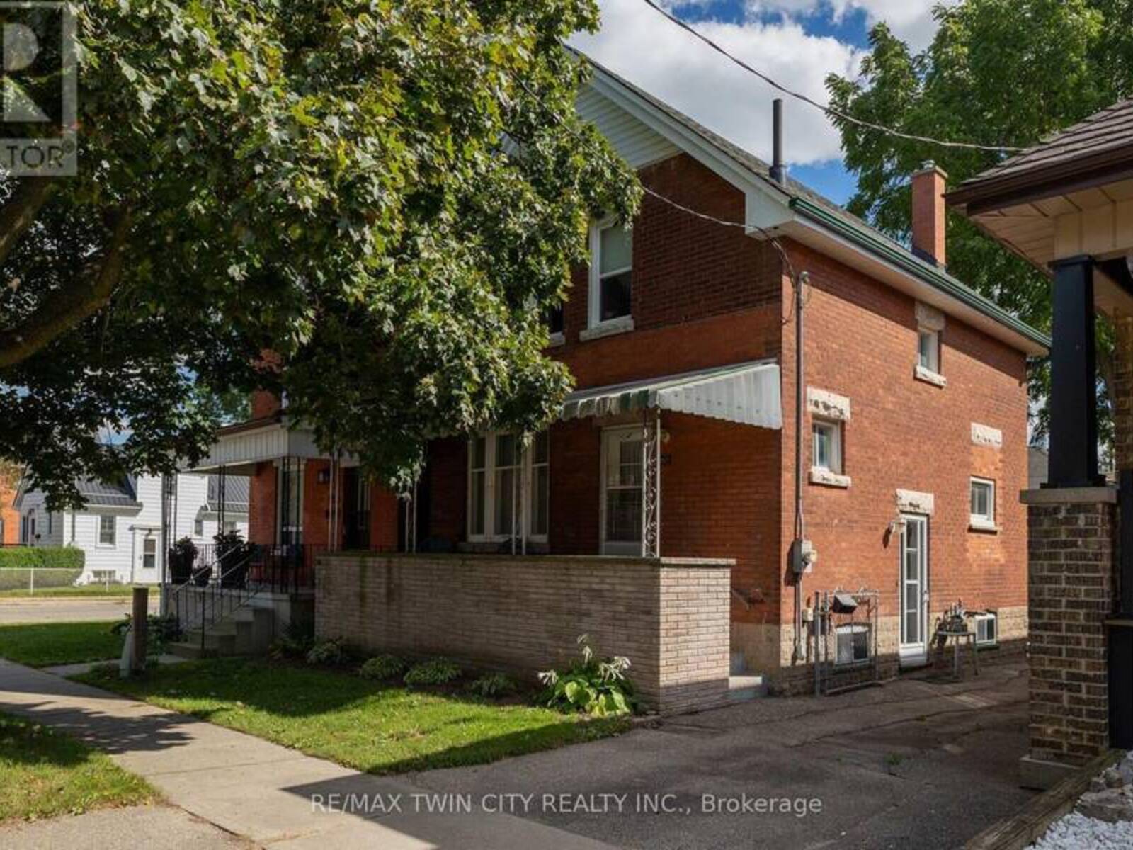 117 ARTHUR STREET, Brantford, Ontario N3S 3L3